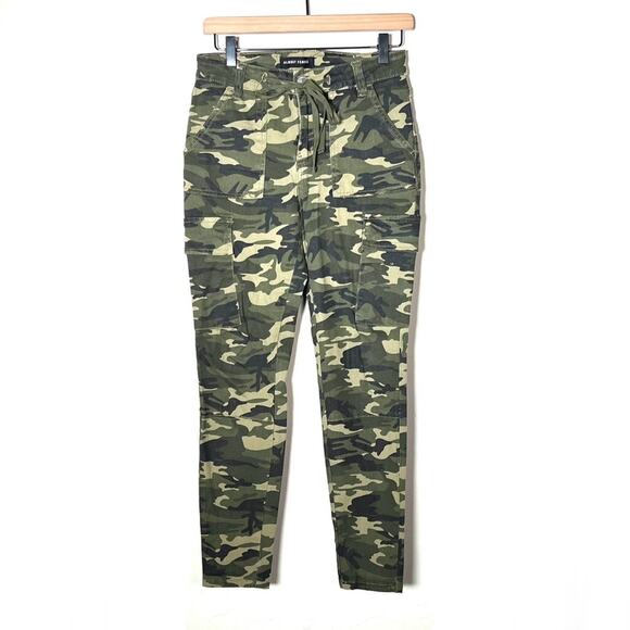 Almost famous green army print skinny leg cargo style jeans juniors size 7 B146 - Picture 1 of 4